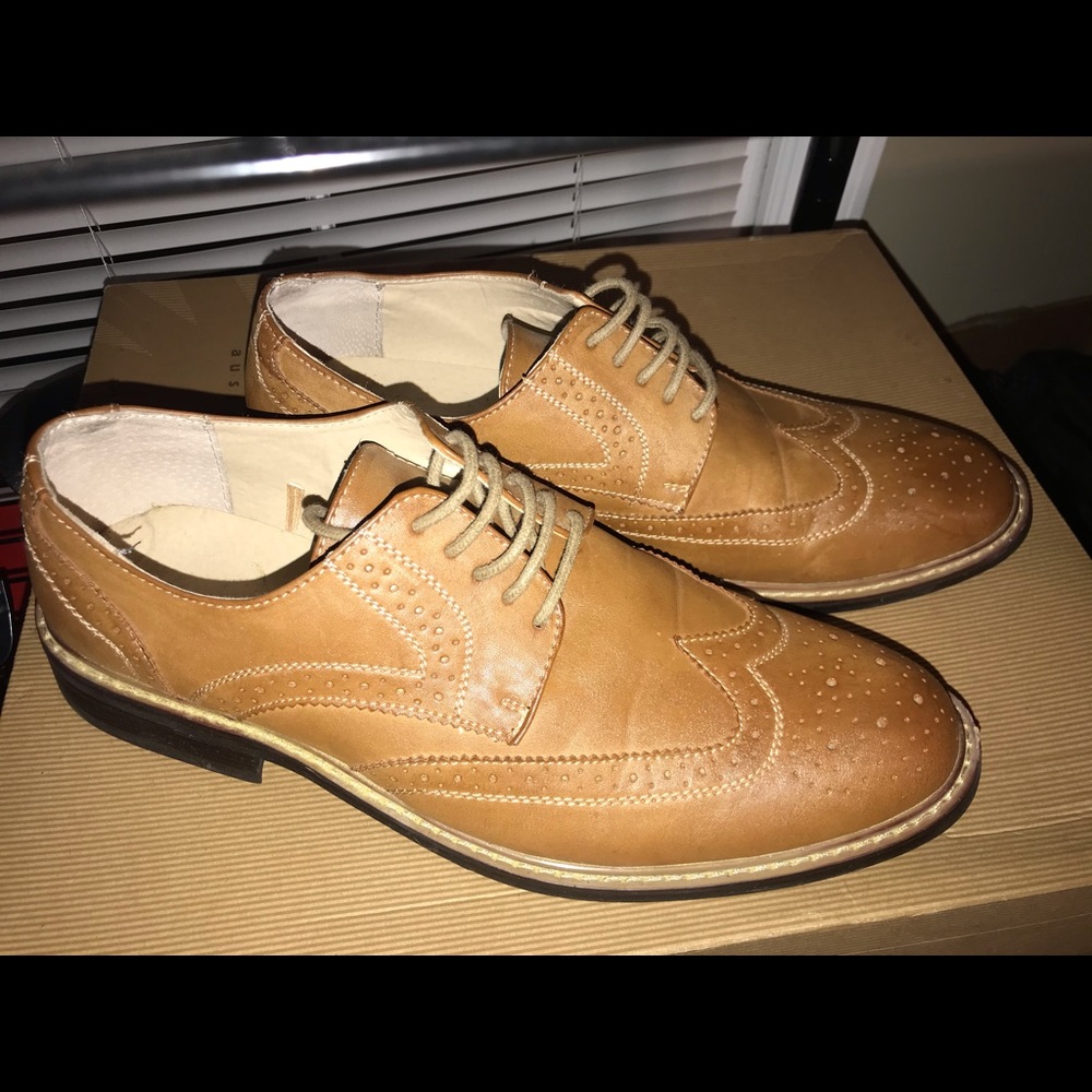 Men’s (9.5) Perry Ellis dress shoes